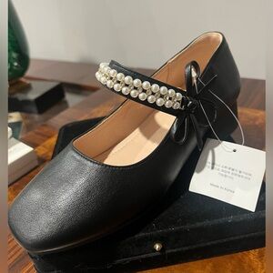 Blk leather with pearl shoes